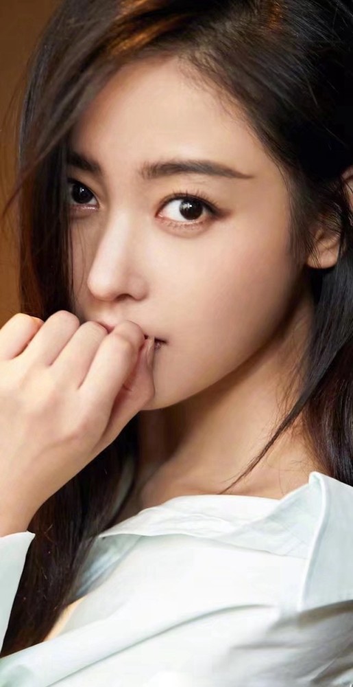 张天爱五官精致,美得无可挑剔