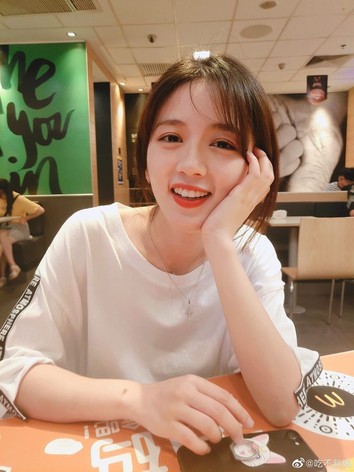 抖音美女 吃不胖娘