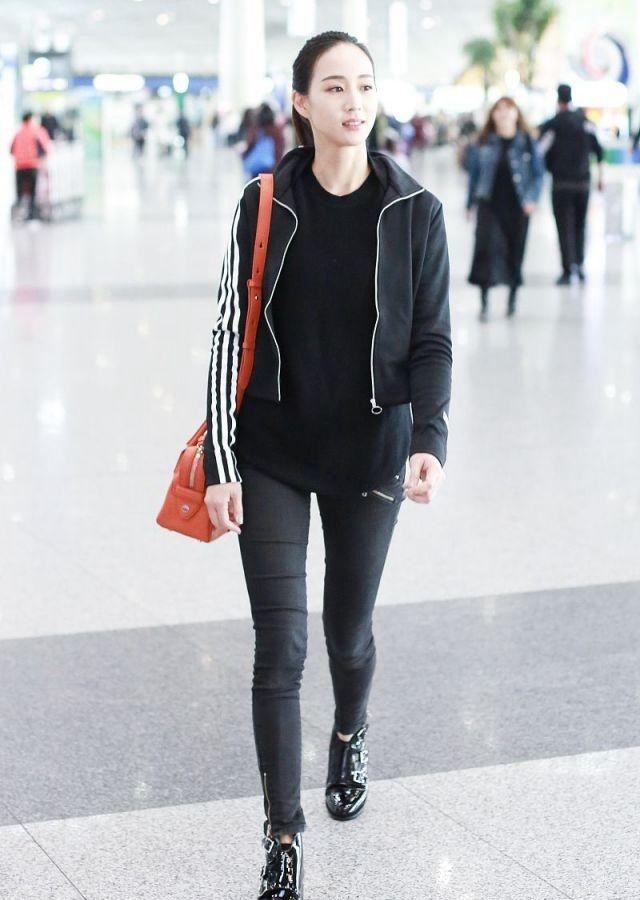 氧气少女!张钧宁现身北京机场,一身运动装显活