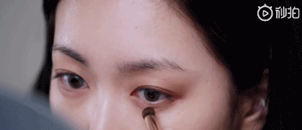 宋慧乔杨幂因烟熏妆造型上热搜,两款妆容风格差很大