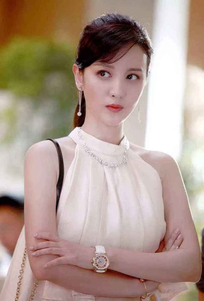 萌,我依旧在等那一场你给的,萧萧扬花落满肩的