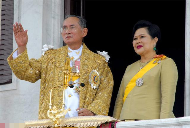 泰国人为何如此尊敬国王?真相被揭开,让人不敢相信!