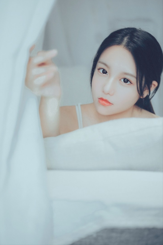 朦胧感觉的女神,颗粒感复古写真