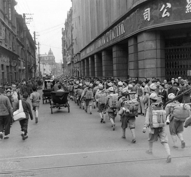 历史老照片:1949年的上海,解放军兵临城下