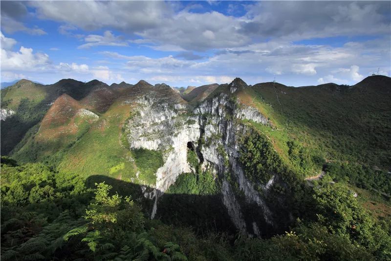 天坑,罗妹莲花洞,百色市,大石,卜隆古街