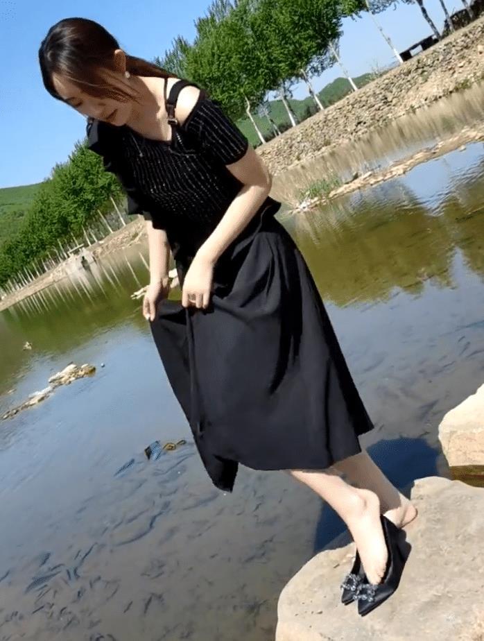 农村还有这么白的女生吗?