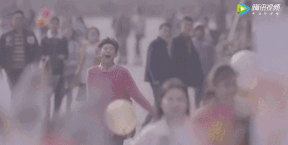 拿追星这件事为例,除了过硬技能,追星女孩基本臣服于小哥哥/姐姐颜值