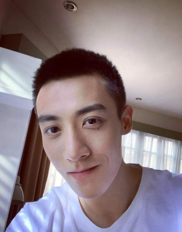 x玖少年团自拍照曝光:肖战帅的没话说,看到"季杨杨":臣退了