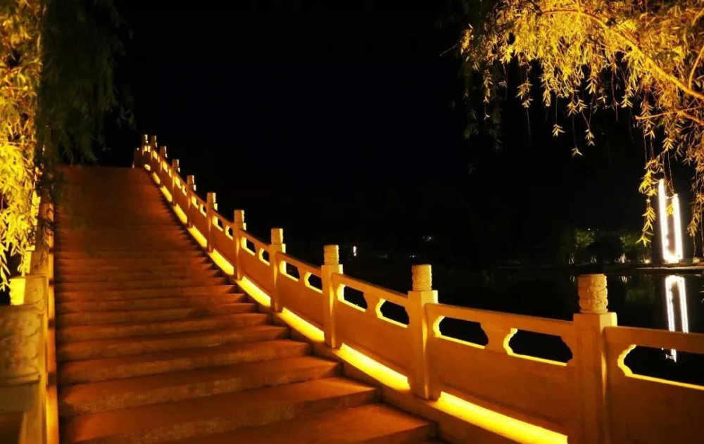 韶州公园的夜景美爆了,一张图让你称霸朋友圈!