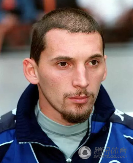 参加2000年欧洲杯的他们 还在坚持