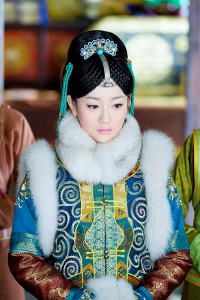 张檬在《山河恋之美人无泪》中饰演海兰珠,是张檬最经典的角色.