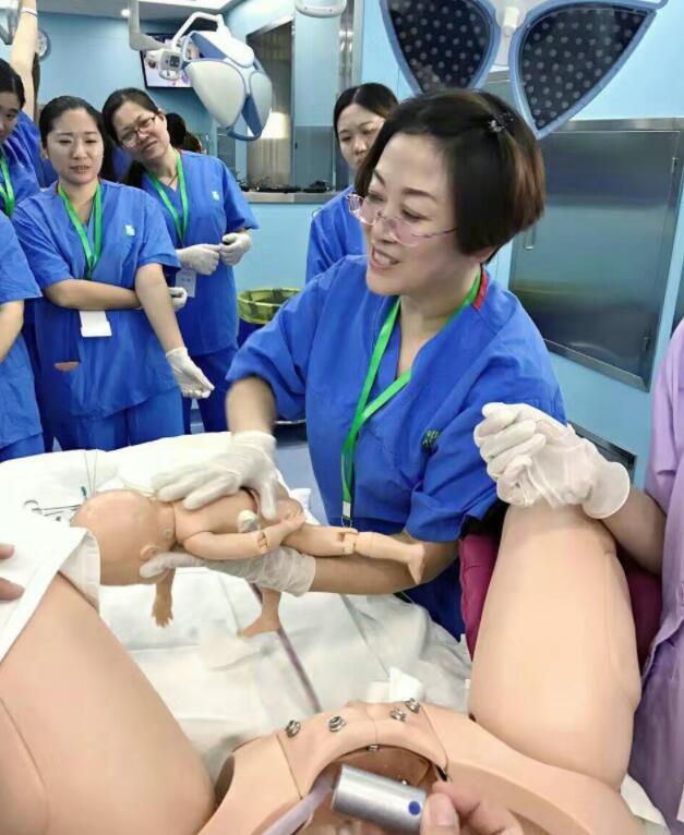 生孩子时,孕妈有没有使对力气,助产士一眼就能看出来?