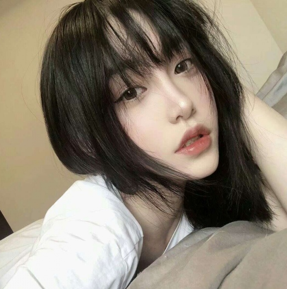 超奈斯·高冷·女生头像:孤独是一种无奈的选取