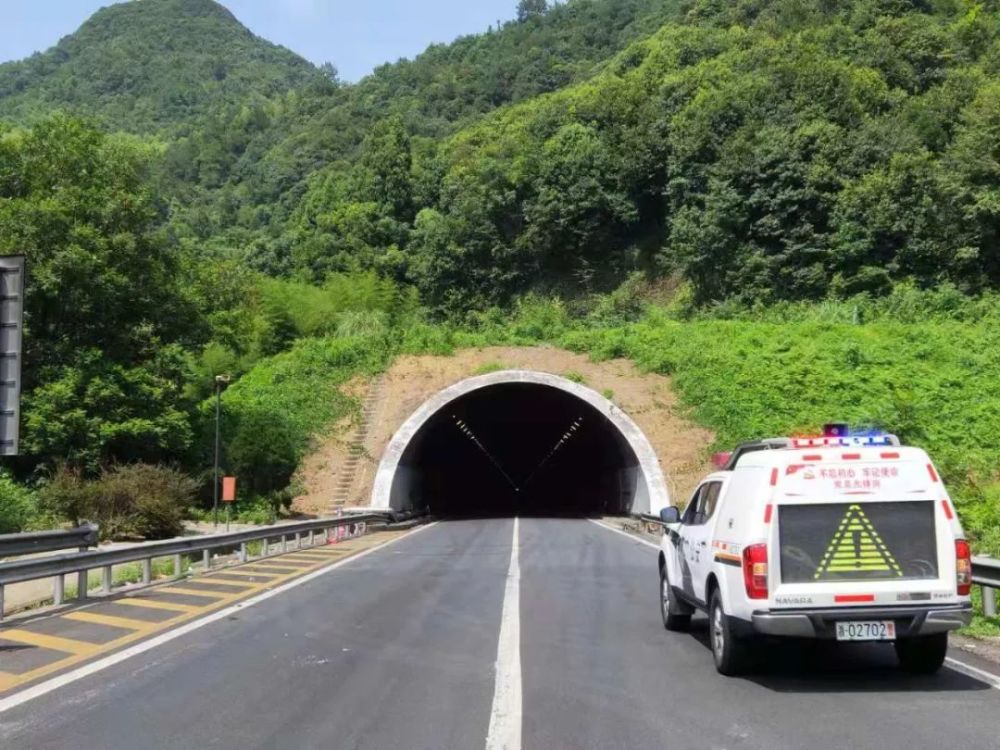 记者带你探访猫狸岭隧道事故现场