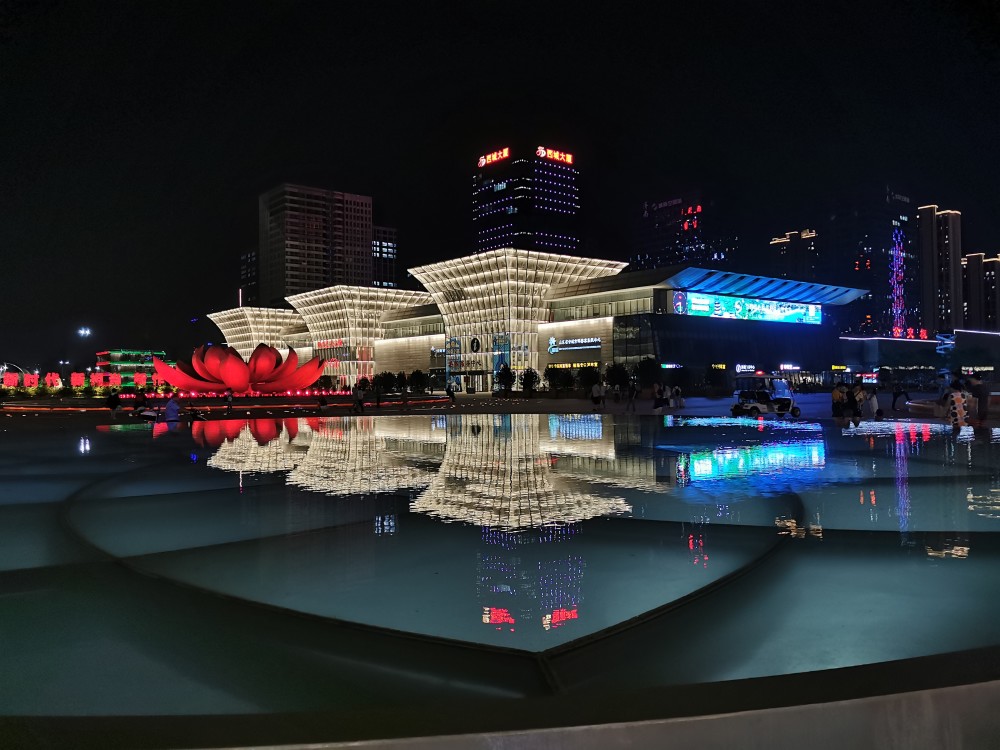 几年不见,济南西站变得这么漂亮了!尤其是夜景