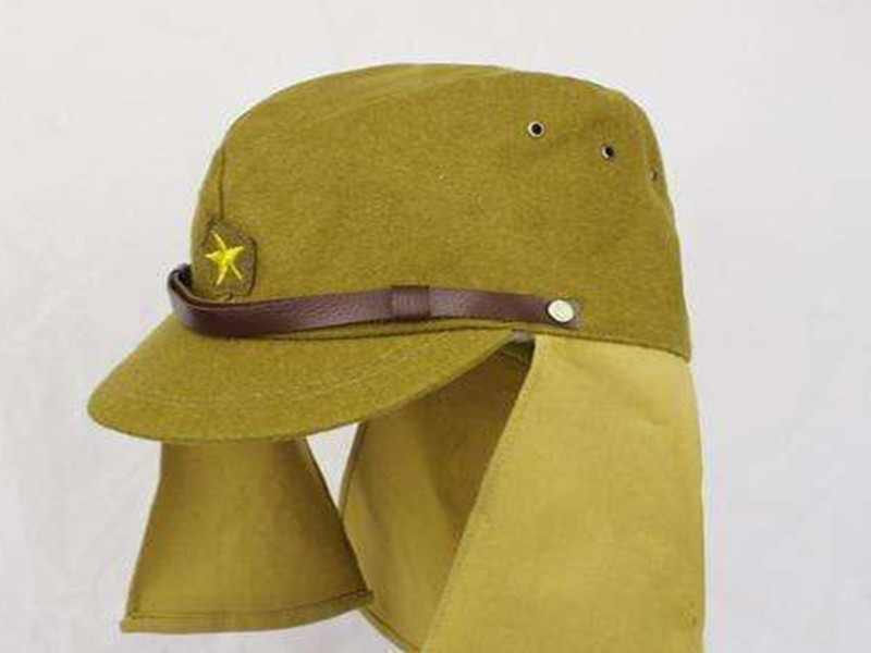 日本军人帽子上的两片布是干啥用的?说出来你别不信