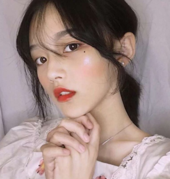 甜美·质感·女生头像:潇洒一点不好吗,做你爱做的事