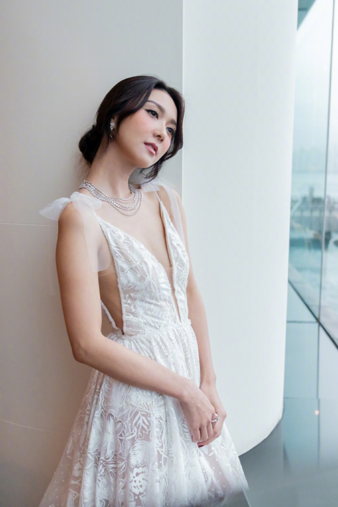 漂亮美女明星薛凯琪金像奖性感写真图片