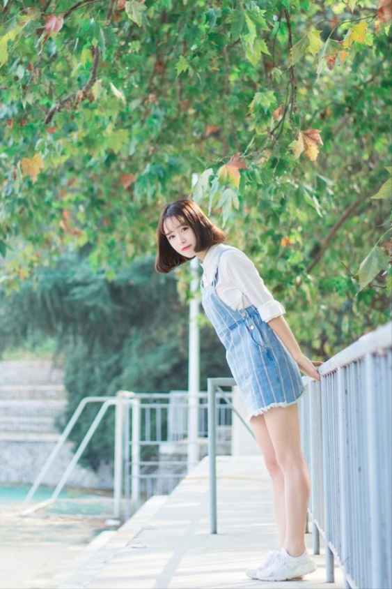 清纯短发美女,校园唯美写真