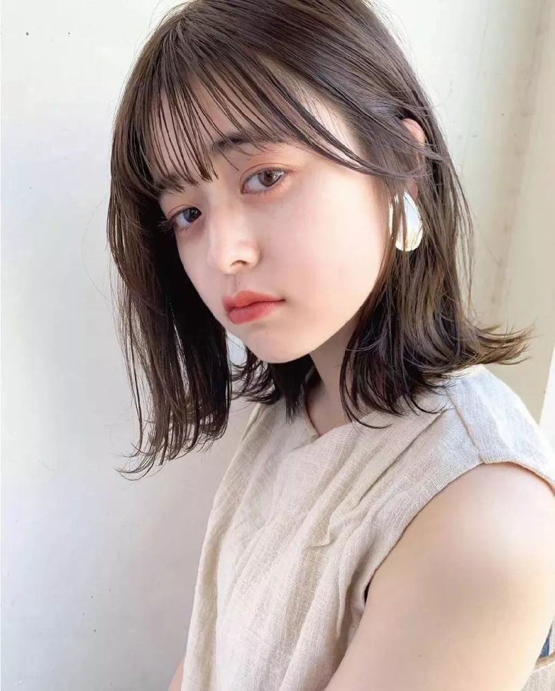 女生气质齐肩小外翻发型