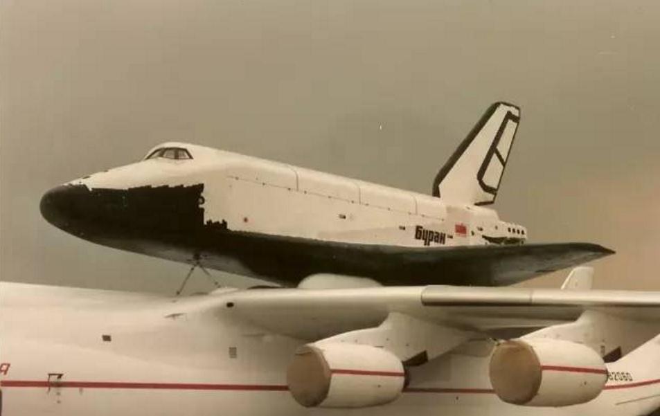 30年前巴黎航展,安-225驮着暴风雪公开亮相,成为一代经典