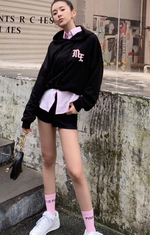 穿的裤子还没袜子长,这漫画腿谁不爱