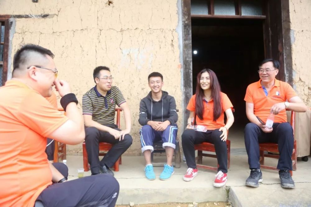 省青基会秘书处负责人吴汉桥,宜昌市少先队总辅导员王卫平以及五峰