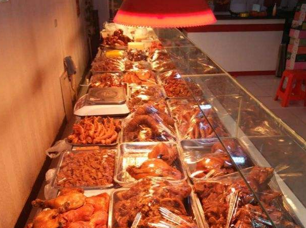 同是卤肉,熟食店30元一斤,超市十几元就能买?其中"水很深"