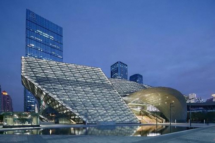 深圳当代艺术馆建筑,由世界著名的奥地利蓝天组设计!