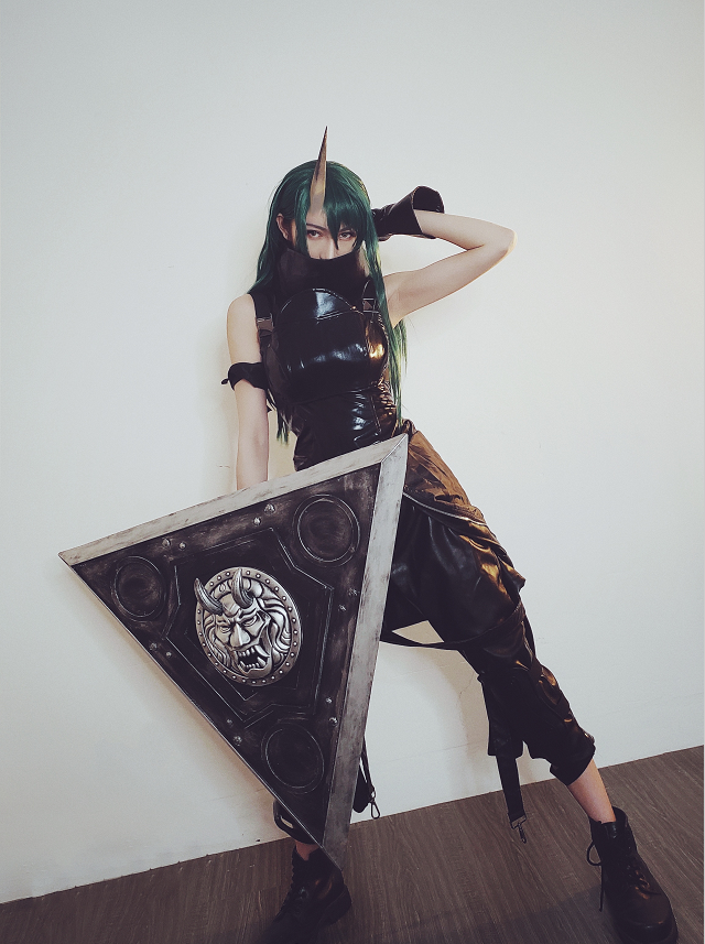 cosplay:二次元美少女cos明日方舟——星熊,太酷了!