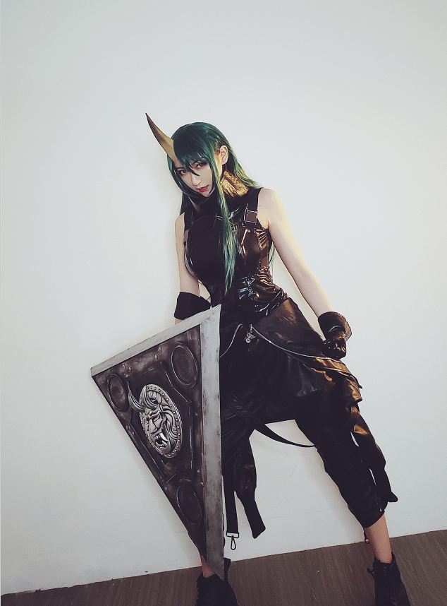 cosplay:二次元美少女cos明日方舟——星熊,太酷了!