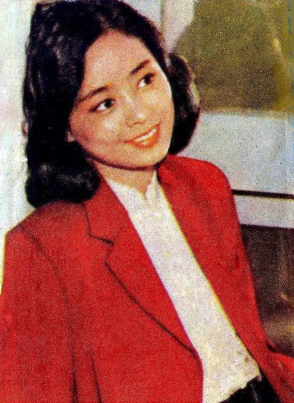 62岁著名演员张瑜,与丈夫离婚后单身29年,如今气质依旧