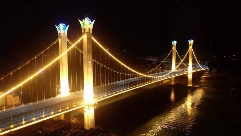 直面这些璀璨的都市夜景 没有人会无动于衷 当罗泊湾大桥,西江大桥