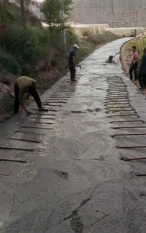 村村通,水泥路,搓板路,钢筋,加固