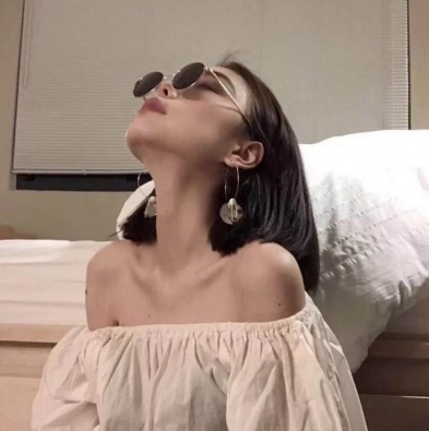 御姐·酷拽·女生头像:因为距离,所以美丽
