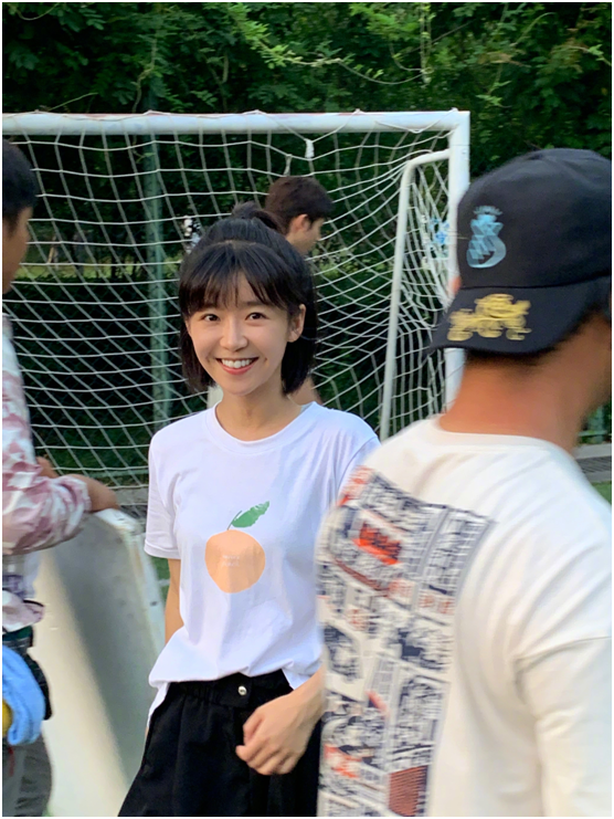 宋伊人在《奋斗吧少年》里饰演的齐瑛可谓是非常爱笑了,一看就有初恋