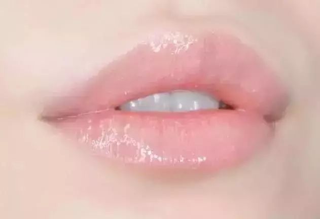 心脏不好的人,嘴唇会出现3种颜色,养护心脏,做好"4多5