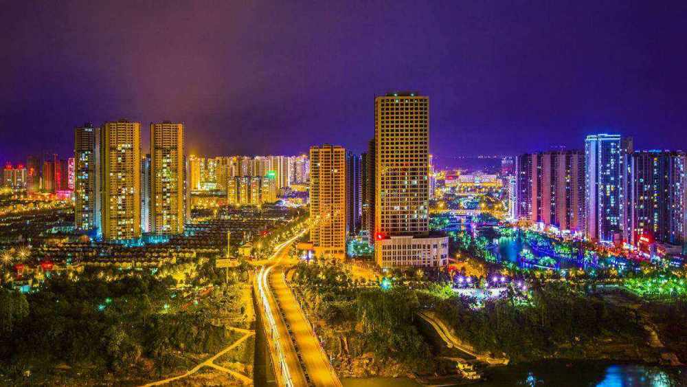 接下来为大家介绍一座很有韵味的广西城市,它就是有着"世界瑶都"之称
