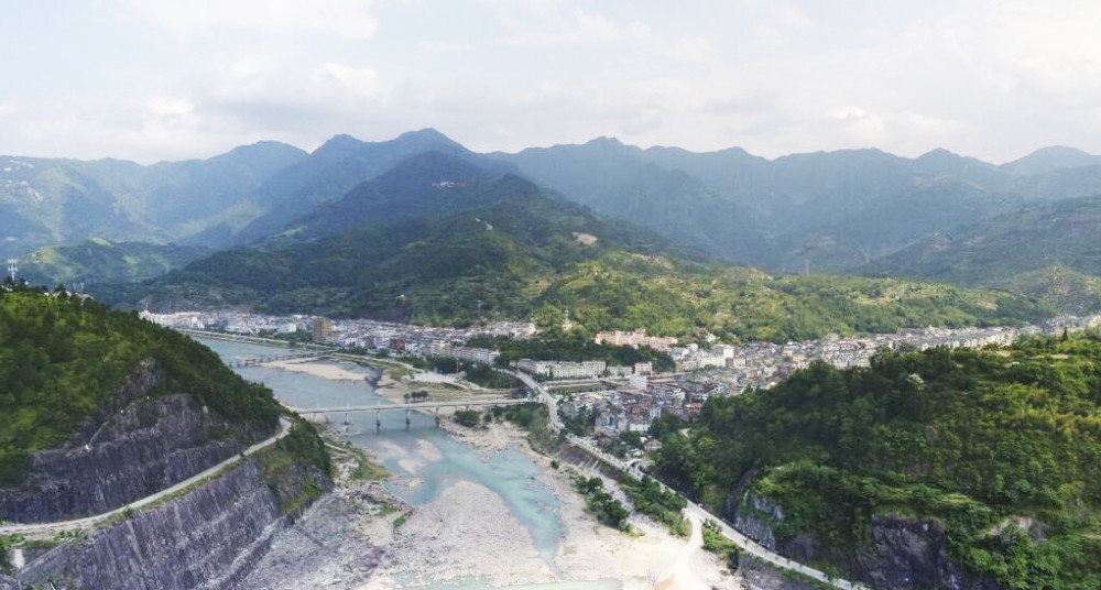 浙江温州文成县最南端的镇,是县域副中心,拥有飞云湖景区