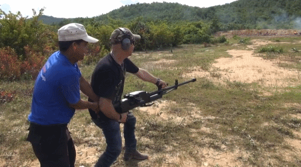 中国89重机枪的外贸版本很明显能看到一节弹链掉落理论上来说,使用