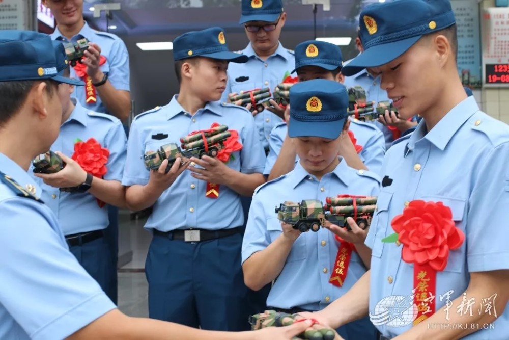 此生无悔,只因我们是空军人!