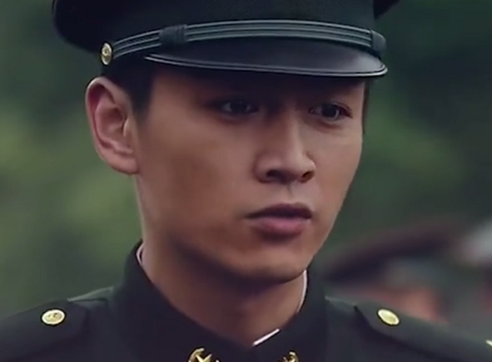 陆战之王:叶晓俊一句话,吓得兵王牛努力四处逃窜,张能量都懵了