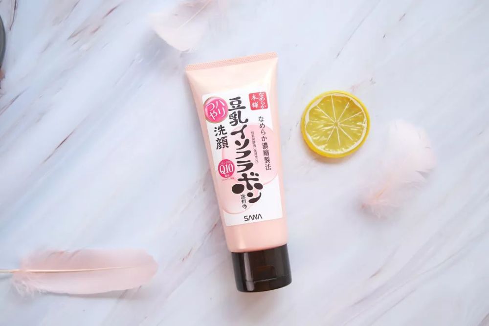 莎娜豆乳美肌泛醌洗面奶 参考价:78元/150g 适合肤质:所有