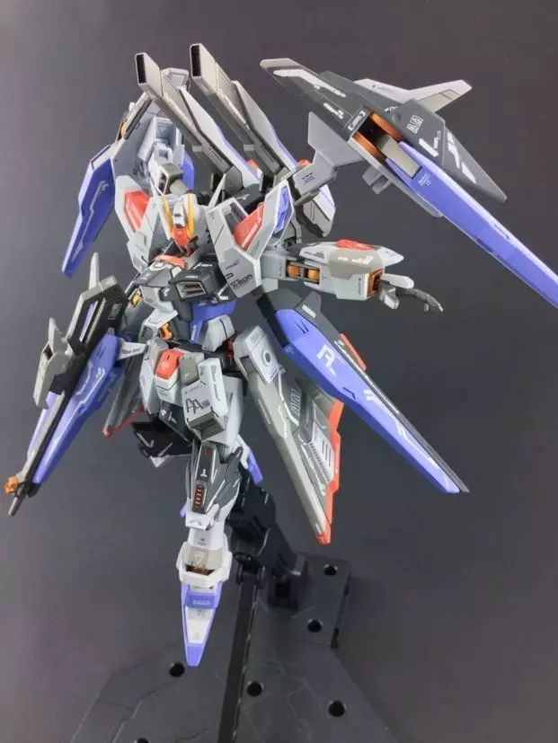 模玩控:hg bf1/144比例 惊异强袭自由高达改