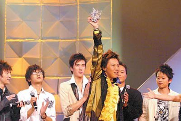 2005年《我型我秀》冠军,曾将薛之谦踩在脚下,如今天地之别