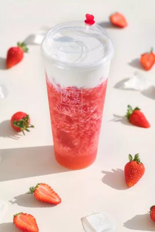 霸气芝士草莓 诞生于2016年11月, 是奈雪创造的全市面上第一款芝士