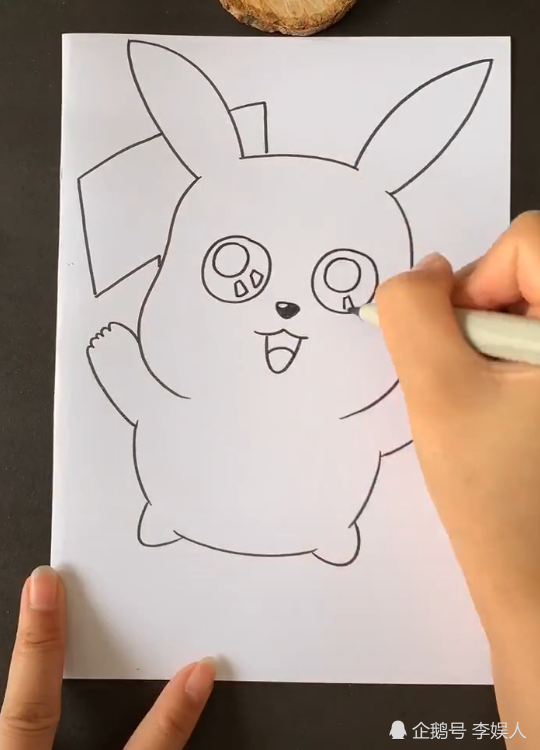 美术生手绘皮卡丘,以为是随便画画,看到成品:乖乖,又吃胖了