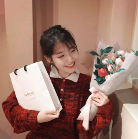 清新·甜美·女生头像:哪怕是素颜,也要记得擦口红
