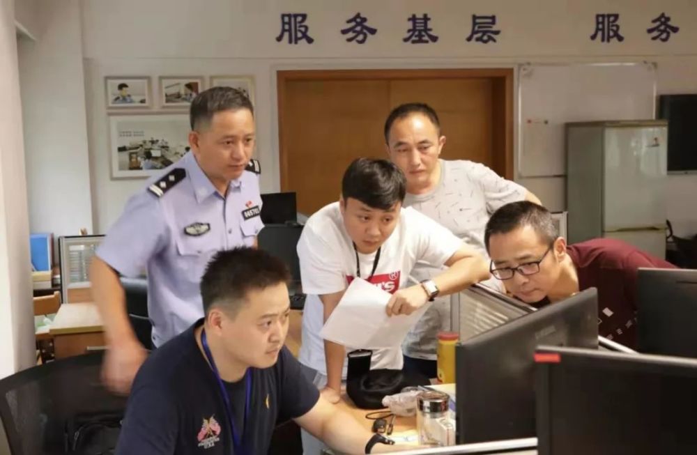 专班成员姚勇,田桔在碗米坡分局副局长尹宏斌的带领下,经多途径信息