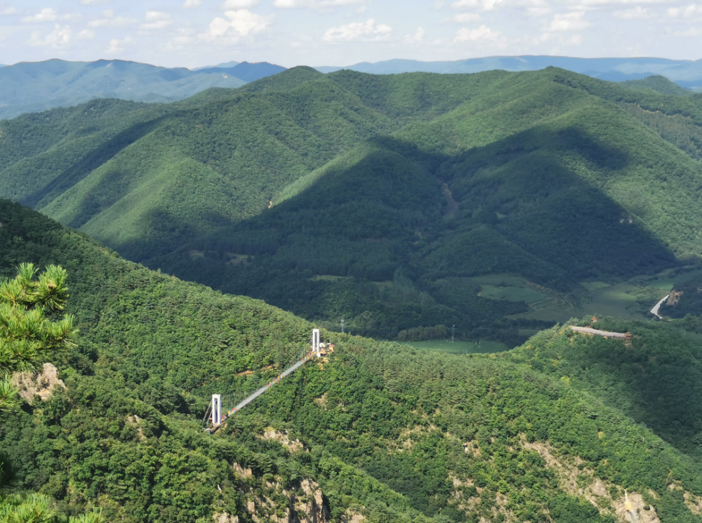 延边龙井市老头沟镇白石砬子:层峦叠嶂,陡峭隽秀,风光